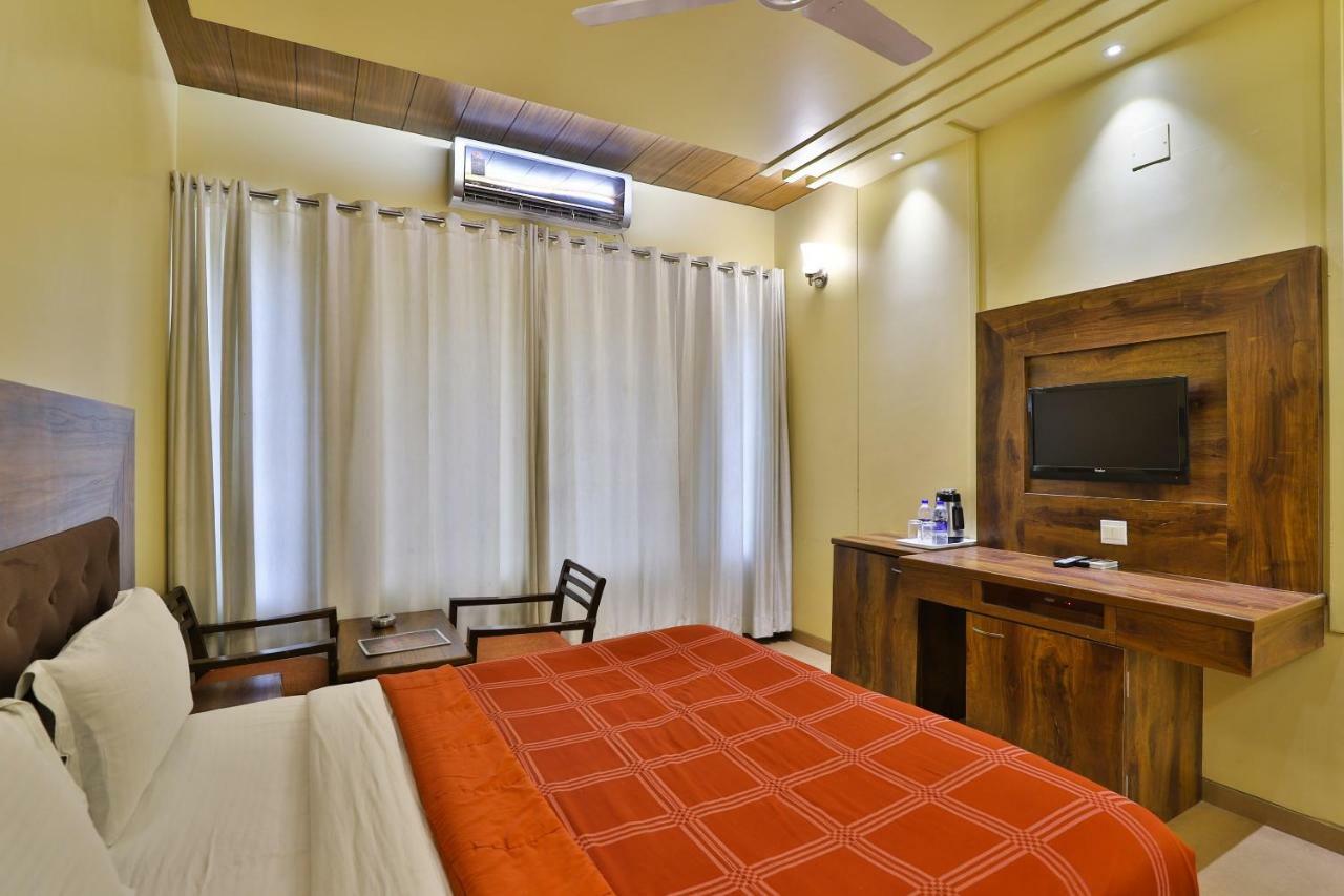 Palette - Hotel Ocean Inn ดามัน ภายนอก รูปภาพ